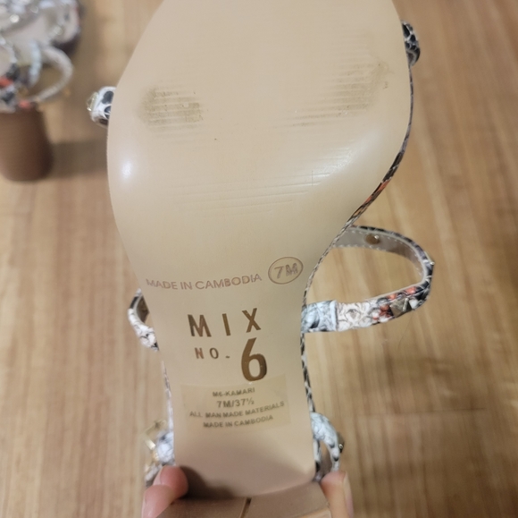 Multi color heels - Picture 3 of 4